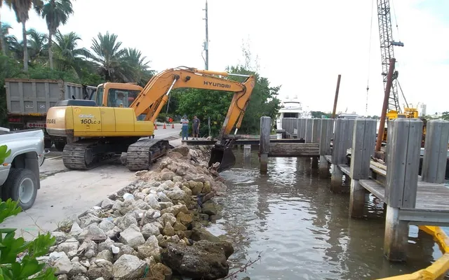 South Florida Dock And Seawall - Seawall Construction